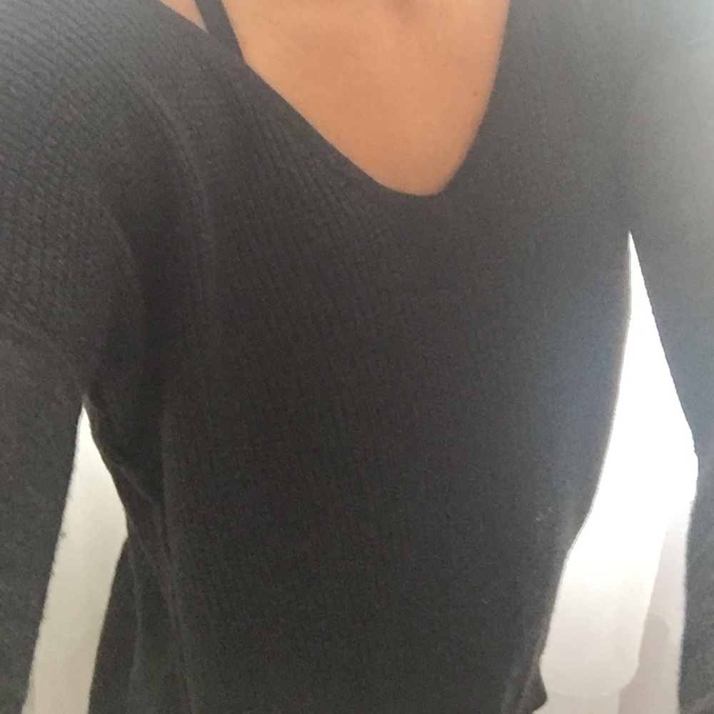 Lululemon black sweater size 6